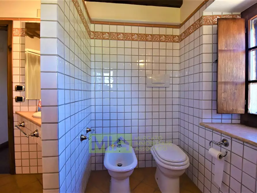 Immagine 30 di Rustico / casale in vendita  in via Belvedere a Gualdo