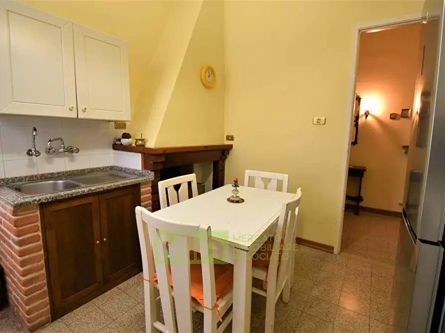 Immagine 12 di Appartamento in vendita  in Via Pignotto a Amandola