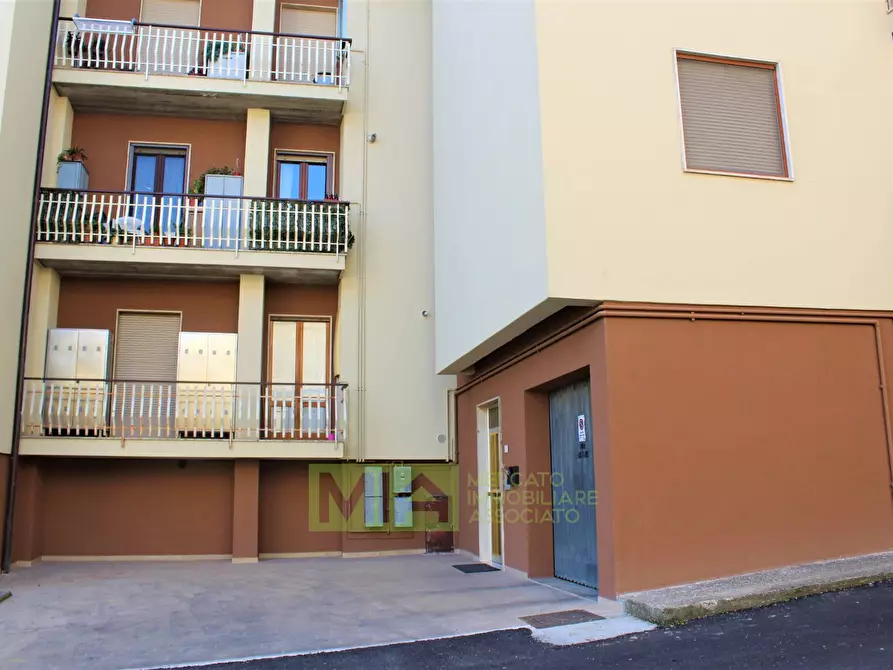 Immagine 23 di Attico in vendita  in Via Della Repubblica a Comunanza