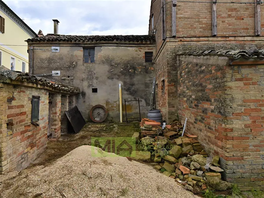 Immagine 6 di Rustico / casale in vendita  in Via Pozzo a Falerone