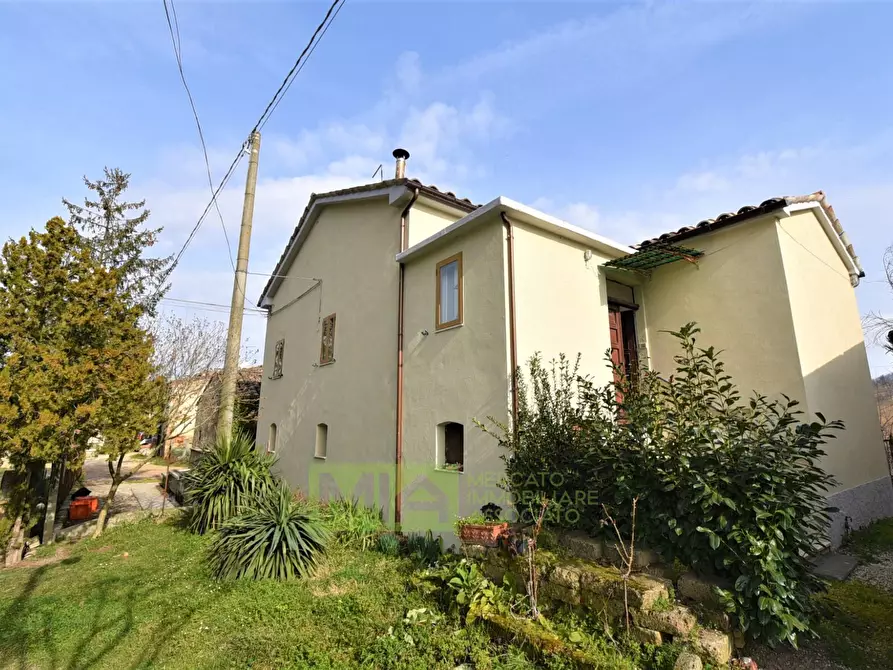 Immagine 2 di Casa indipendente in vendita  in Località Villa Cese a Amandola