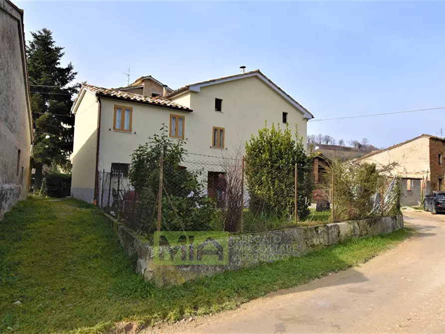 Immagine 1 di Casa indipendente in vendita  in Località Villa Cese a Amandola