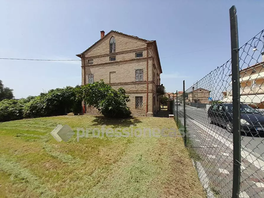 Immagine 1 di Rustico / casale in vendita  in via Celeste a Sant'elpidio A Mare