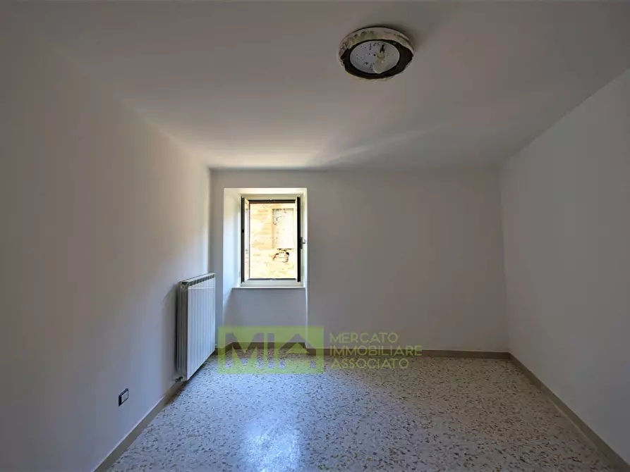Immagine 10 di Casa indipendente in vendita  in Valle a Montefortino