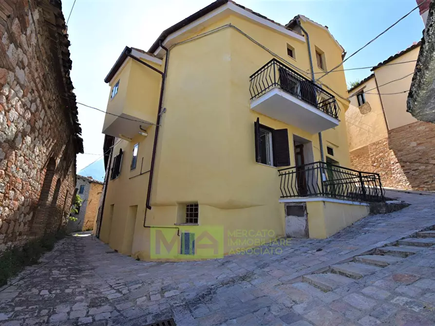 Immagine 1 di Casa indipendente in vendita  in Valle a Montefortino