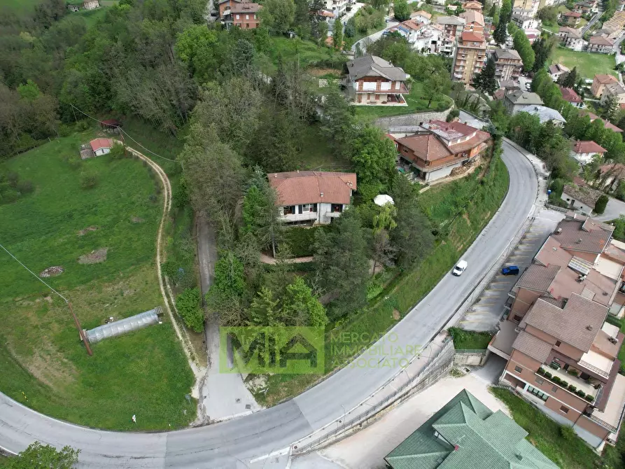 Immagine 1 di Villa in vendita  in Via Cappuccini a Amandola