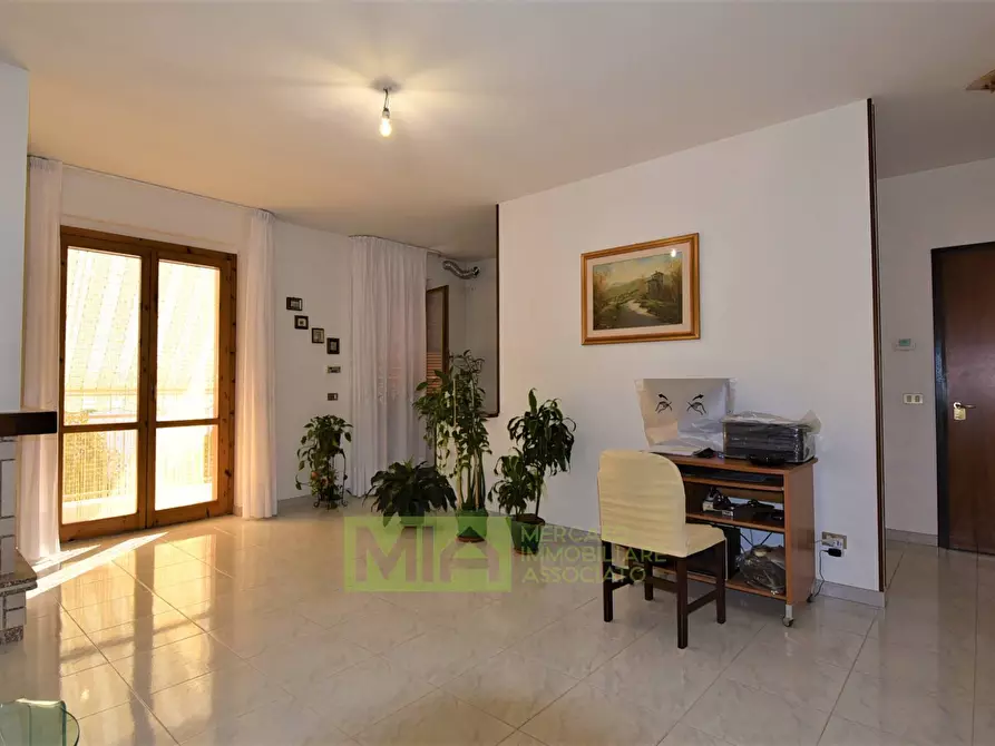 Immagine 1 di Appartamento in vendita  in Via Roma a Amandola