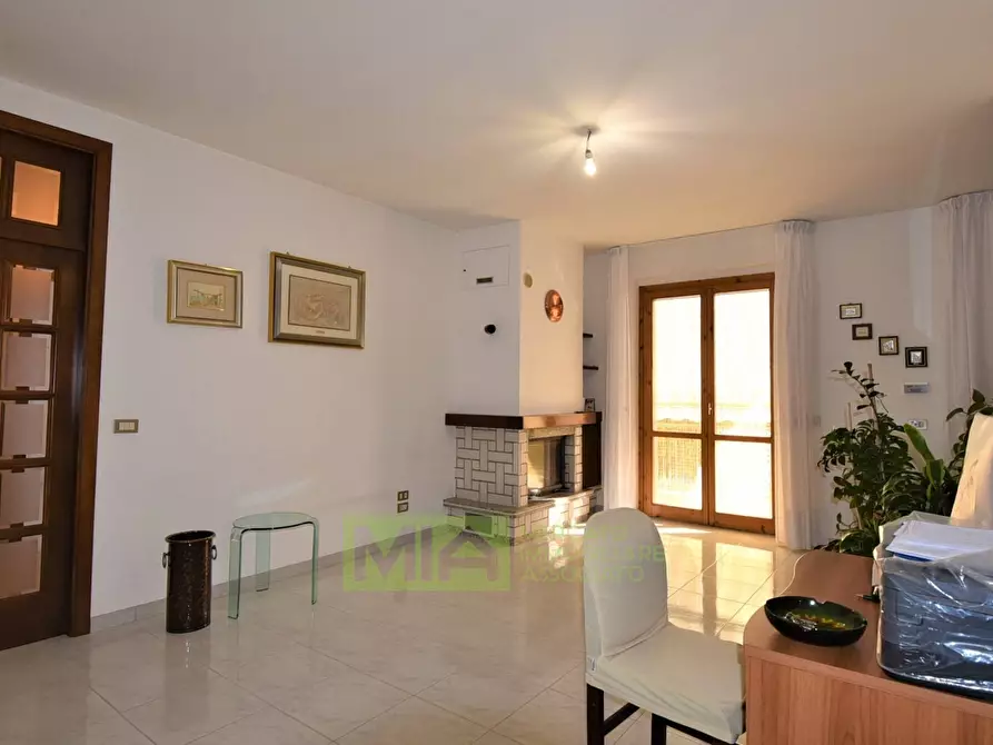 Immagine 2 di Appartamento in vendita  in Via Roma a Amandola