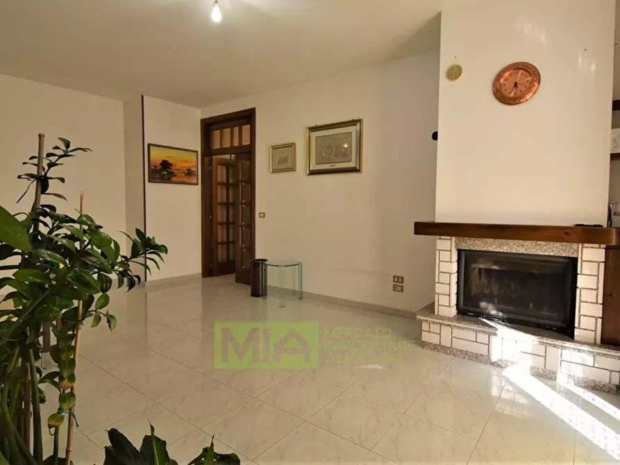 Immagine 4 di Appartamento in vendita  in Via Roma a Amandola