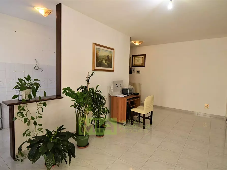 Immagine 5 di Appartamento in vendita  in Via Roma a Amandola