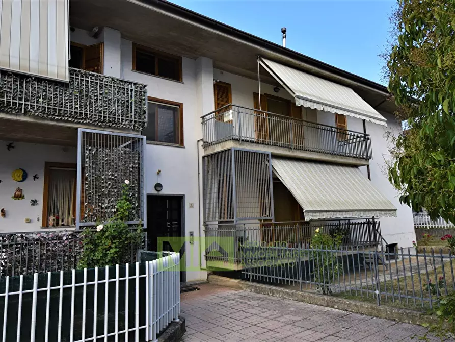 Immagine 25 di Appartamento in vendita  in Via Roma a Amandola