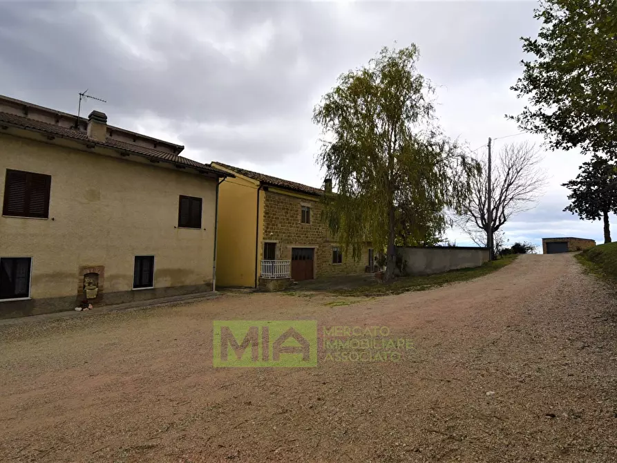 Immagine 2 di Casa indipendente in vendita  in Contrada Morrone a Gualdo