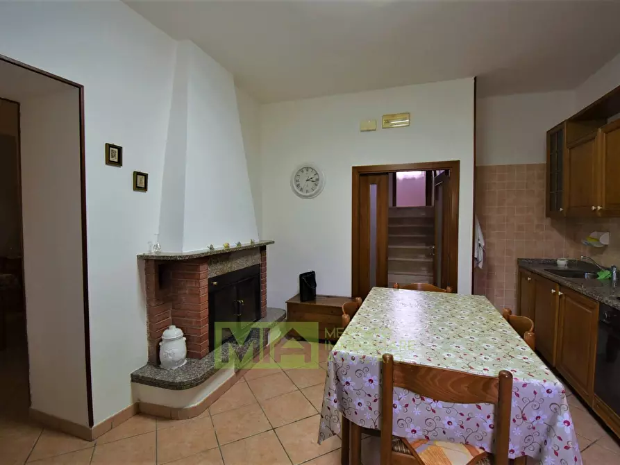 Immagine 10 di Casa indipendente in vendita  in Contrada Morrone a Gualdo