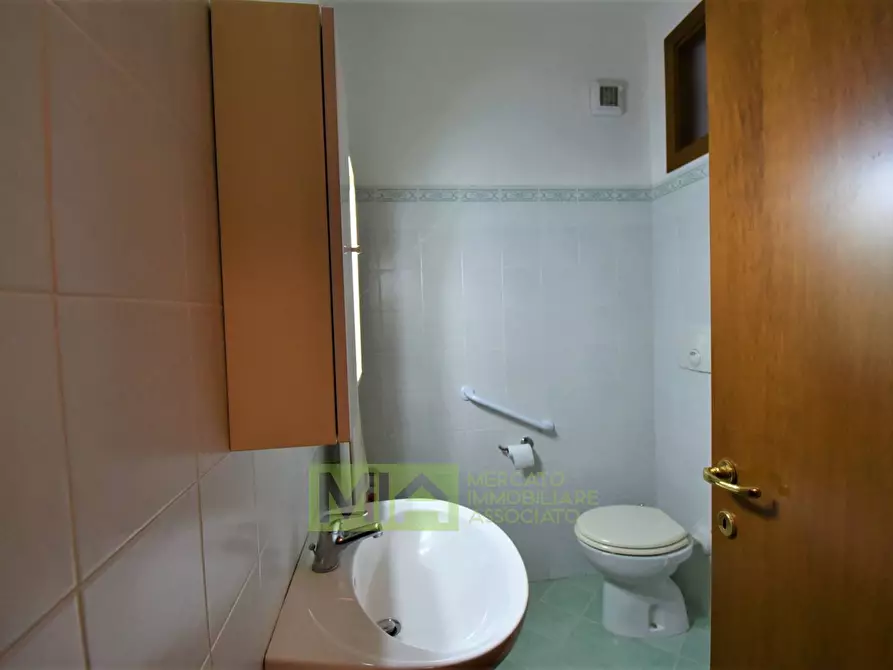 Immagine 13 di Casa indipendente in vendita  in Contrada Morrone a Gualdo