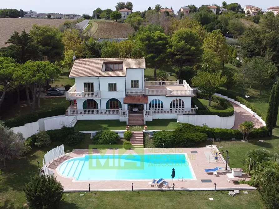 Immagine 1 di Villa in vendita  in Via Villanova a Senigallia