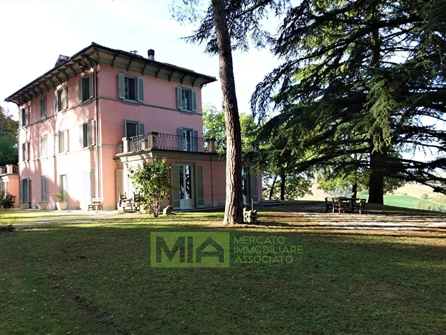 Immagine 1 di Villa in vendita  in Contrada Santa Lucia a Tolentino