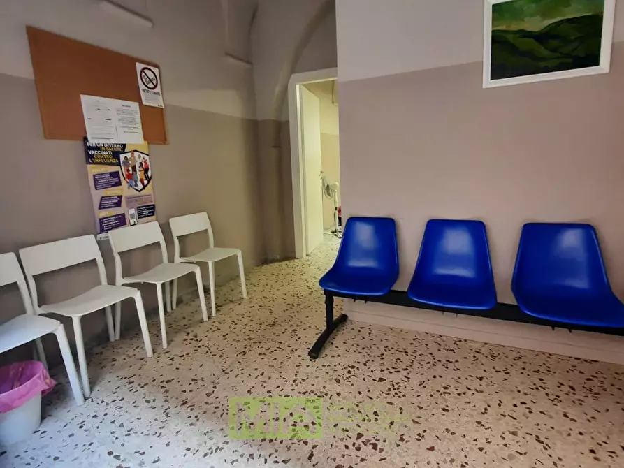 Immagine 3 di Locale commerciale in affitto  in via Roma a Carassai