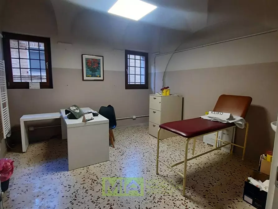 Immagine 6 di Locale commerciale in affitto  in via Roma a Carassai