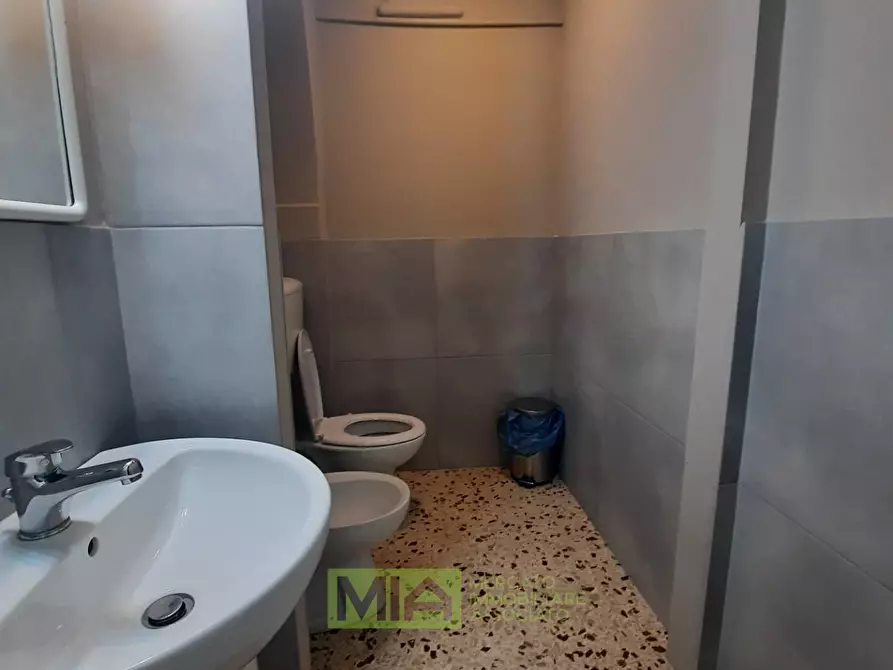 Immagine 7 di Locale commerciale in affitto  in via Roma a Carassai