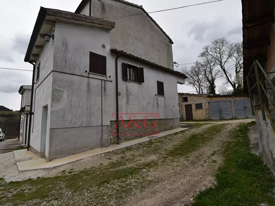 Immagine 2 di Casa indipendente in vendita  in Contrada Schito a Sarnano