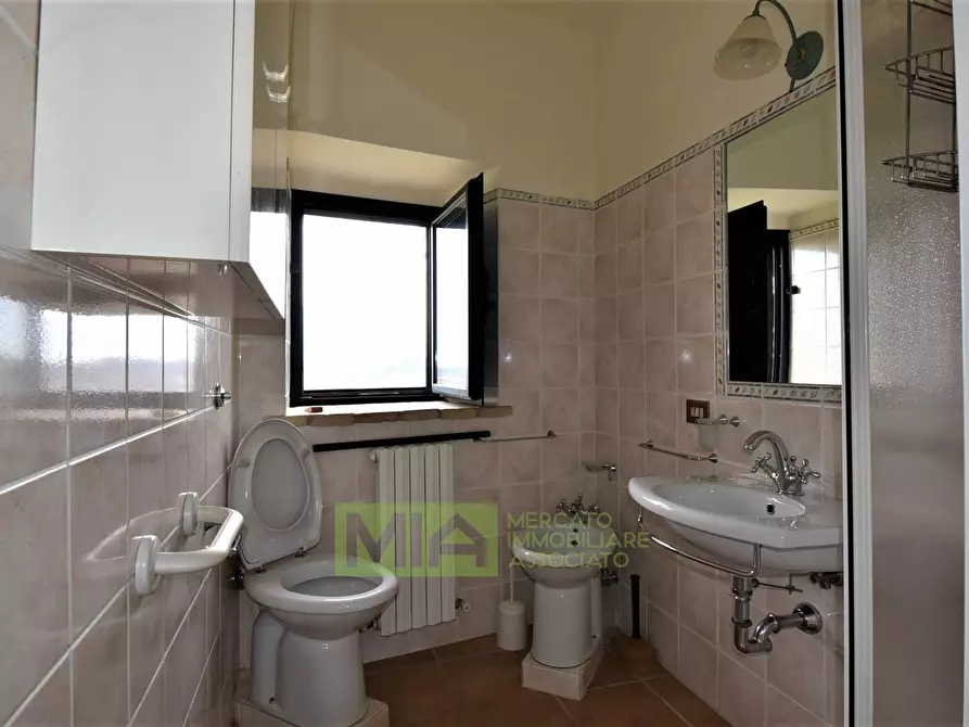 Immagine 27 di Villa in vendita  in Contrada Piagge a Falerone