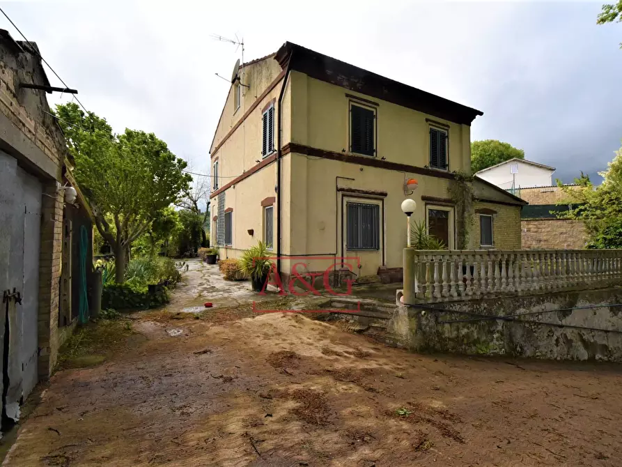 Immagine 2 di Casa indipendente in vendita  in Via Pozzo a Falerone