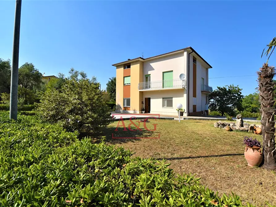 Immagine 1 di Casa bifamiliare in vendita  in Contrada Montone a Montegiorgio