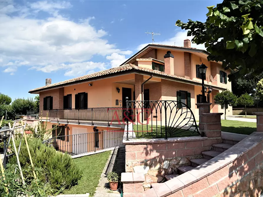 Immagine 2 di Villa in vendita  in CASA TASSO a Amandola