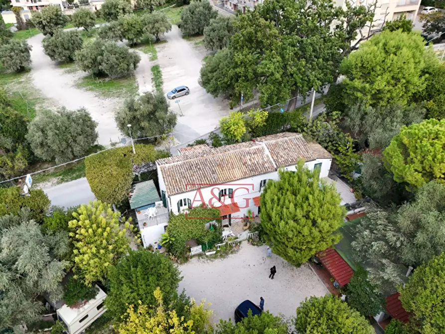 Immagine 16 di Attività commerciale in vendita  in Via Moricone a Sirolo