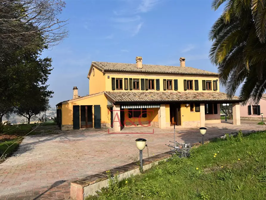 Immagine 4 di Villa in vendita  in Contrada Castelnuovo a Recanati