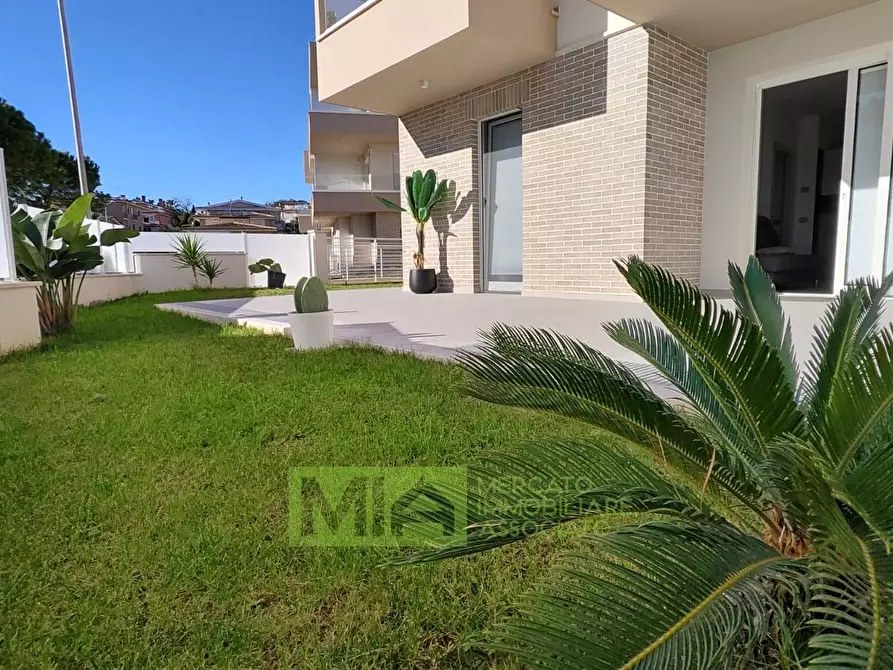 Immagine 30 di Appartamento in vendita  in Viale dei Pini a Altidona