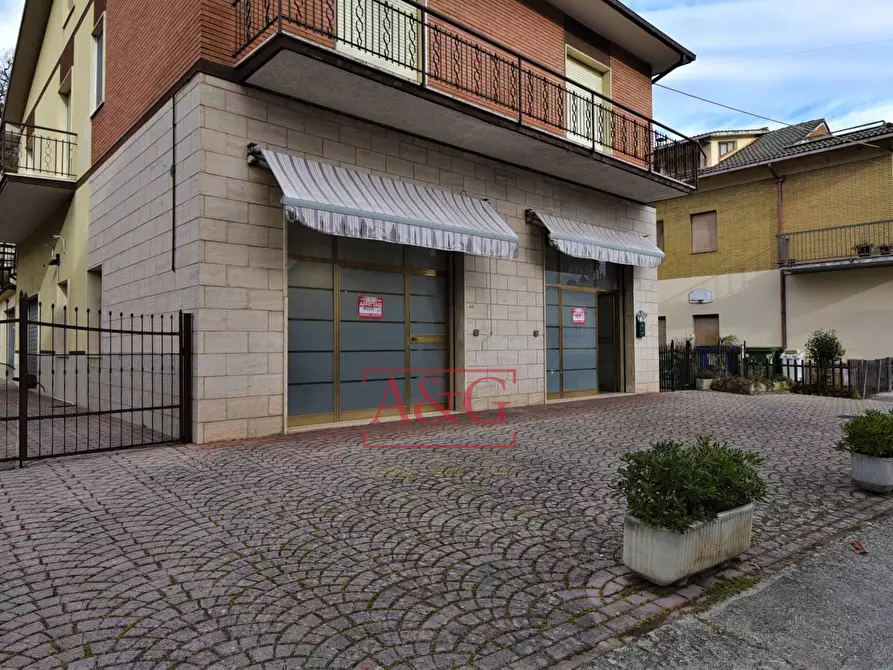 Immagine 3 di Locale commerciale in affitto  a Amandola