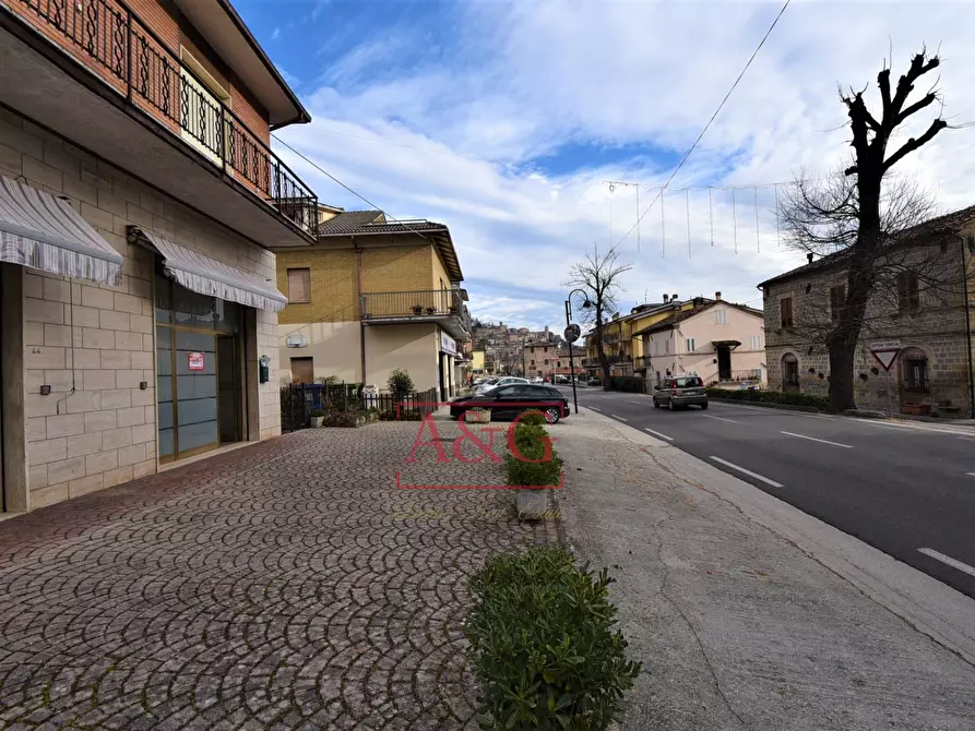 Immagine 19 di Locale commerciale in affitto  a Amandola