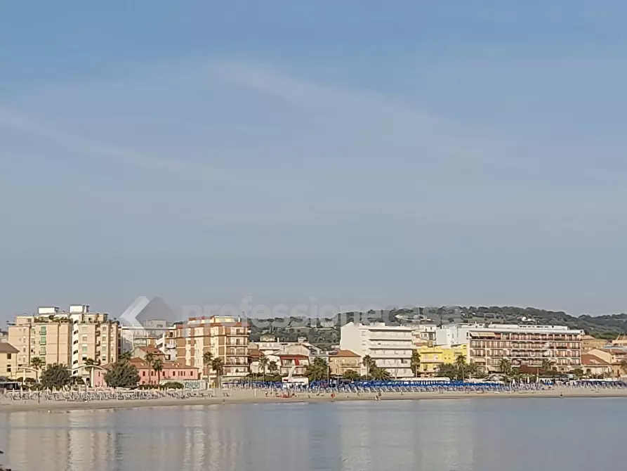 Immagine 14 di Appartamento in vendita  in Via Mazzini a Civitanova Marche