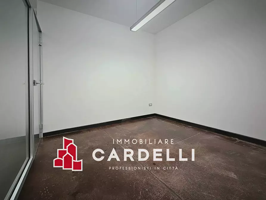 Immagine 11 di Locale commerciale in vendita  in c.so garibaldi a Porto San Giorgio