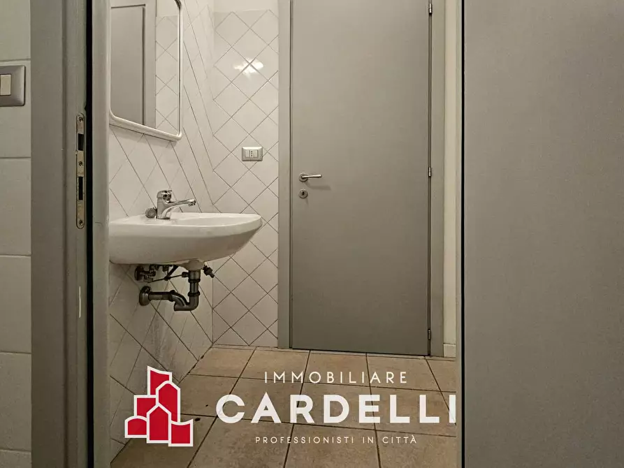 Immagine 14 di Locale commerciale in vendita  in c.so garibaldi a Porto San Giorgio
