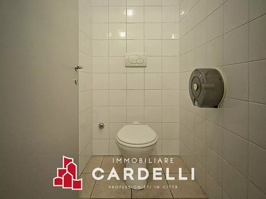 Immagine 15 di Locale commerciale in vendita  in c.so garibaldi a Porto San Giorgio