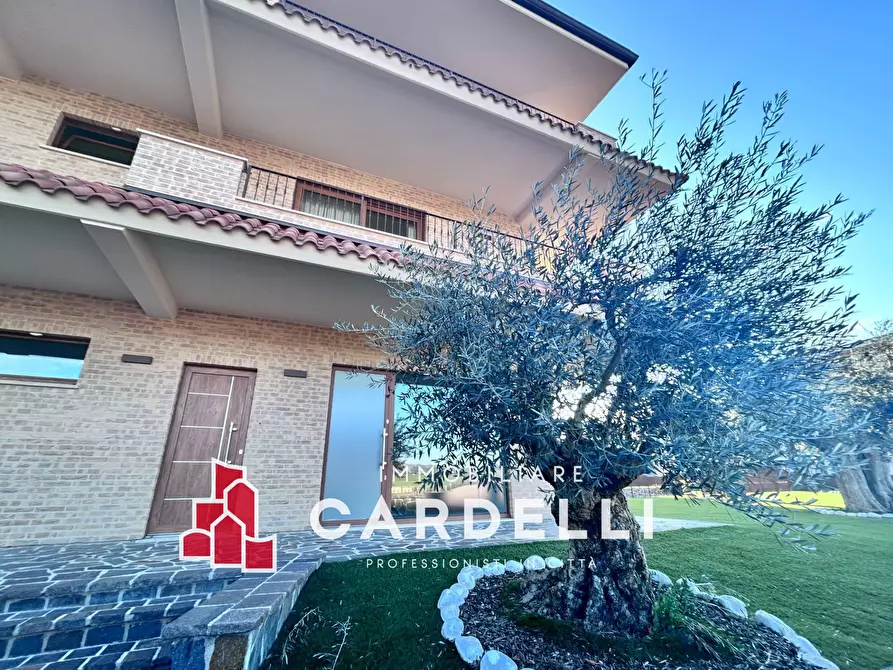 Immagine 2 di Villa in vendita  in Via Antonicelli a Sant'elpidio A Mare