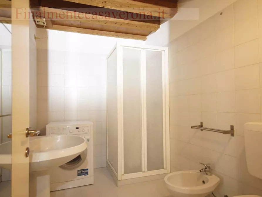 Immagine 27 di Appartamento in affitto  in Vicolo Dietro Santi Apostoli a Verona