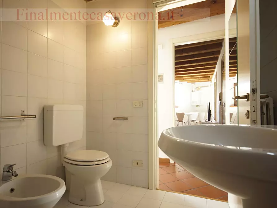 Immagine 29 di Appartamento in affitto  in Vicolo Dietro Santi Apostoli a Verona