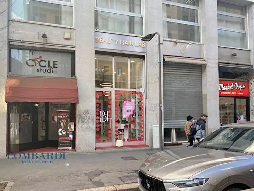Immagine 4 di Negozio in vendita  in Corso Di Porta Vittoria a Milano