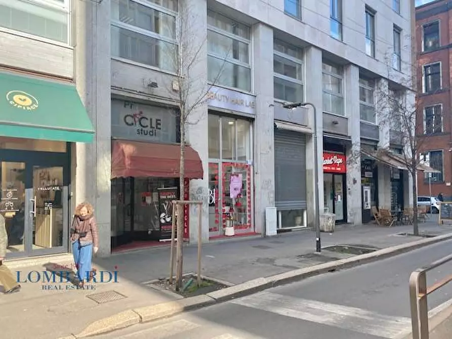 Immagine 5 di Negozio in vendita  in Corso Di Porta Vittoria a Milano