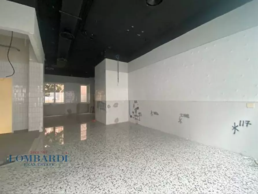 Immagine 8 di Negozio in affitto  in Viale Bligny a Milano