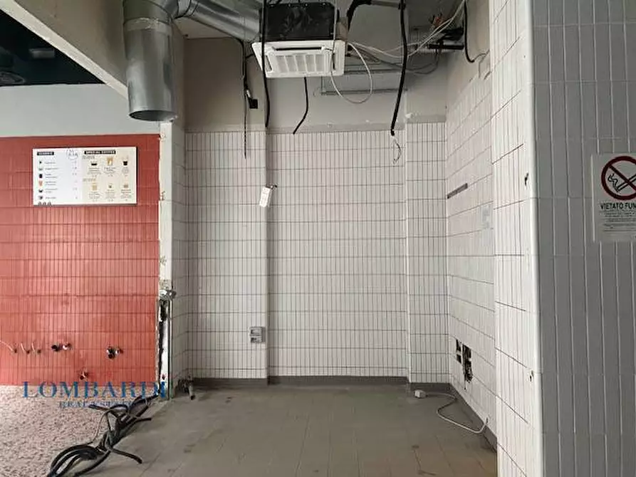 Immagine 5 di Negozio in affitto  in Viale Bligny a Milano