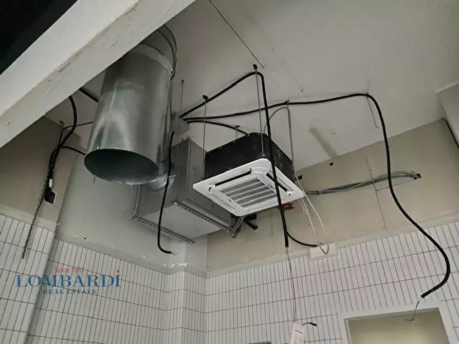 Immagine 6 di Negozio in affitto  in Viale Bligny a Milano