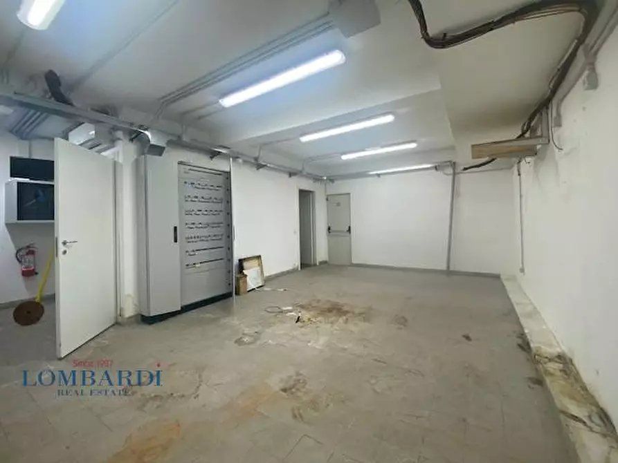 Immagine 14 di Negozio in affitto  in Viale Bligny a Milano