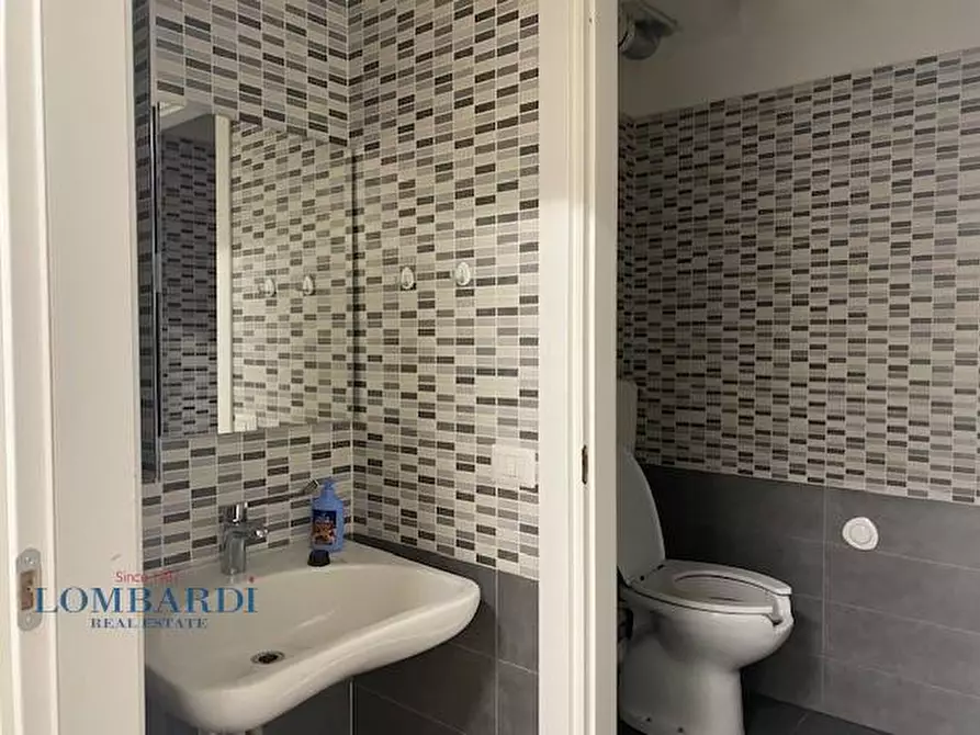 Immagine 15 di Negozio in affitto  in Viale Bligny a Milano