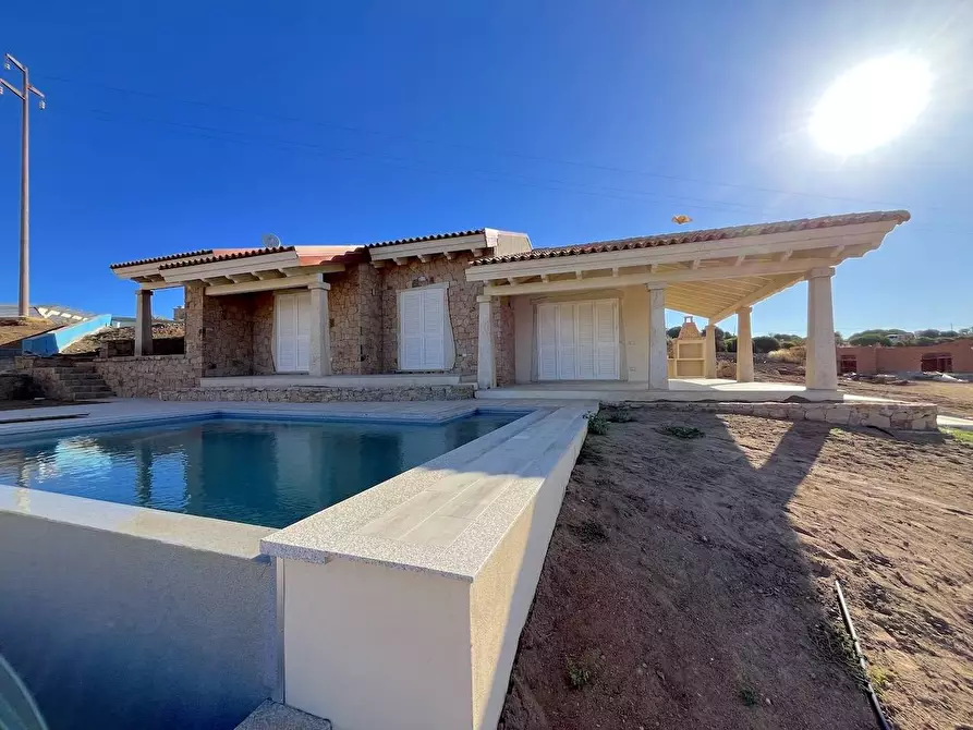 Immagine 2 di Villa in vendita  a Trinità D'agultu E Vignola