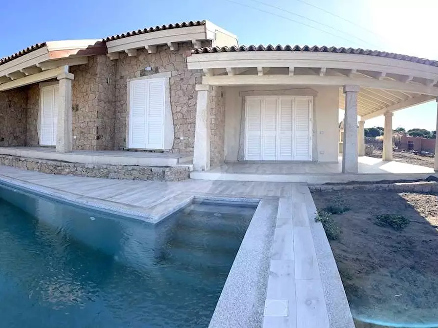 Immagine 12 di Villa in vendita  a Trinità D'agultu E Vignola
