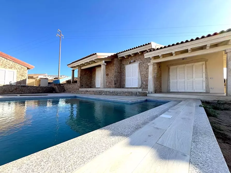 Immagine 15 di Villa in vendita  a Trinità D'agultu E Vignola
